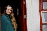 Skrifar samhliða bústörfum