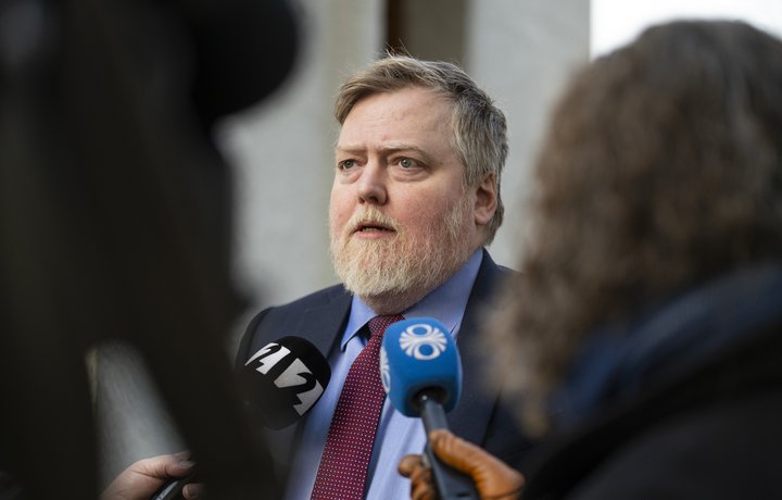 Spurði hvort ráðherrar í ríkisstjórninni væru undanskildir lögum
