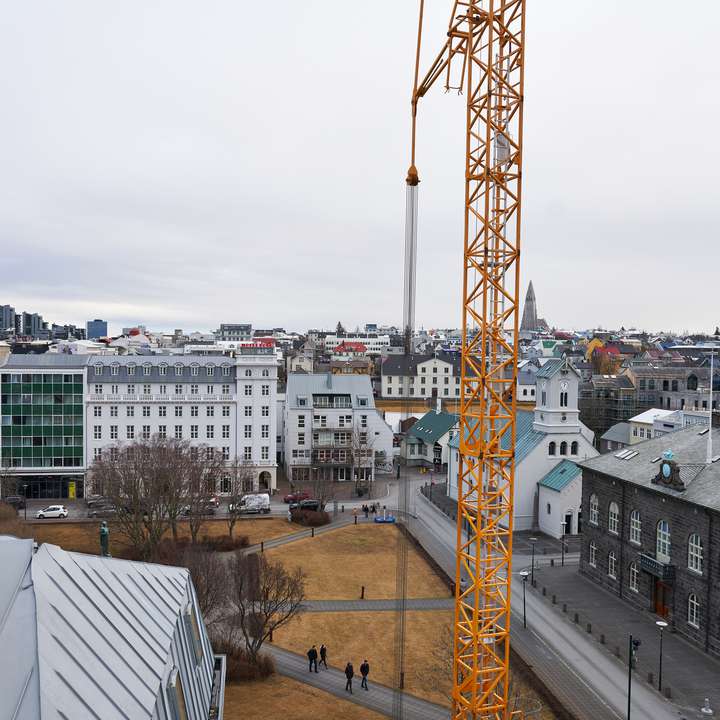 Hátt yfir hinu háa Alþingi