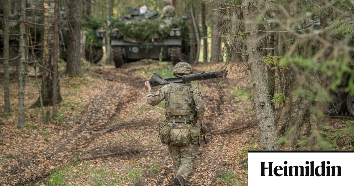 Rekinn úr hernum eftir 43 ára þjónustu