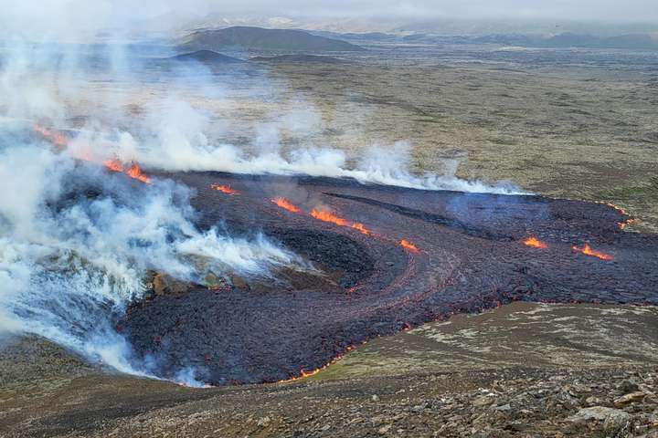 Eldgos hafið á Reykjanesskaga