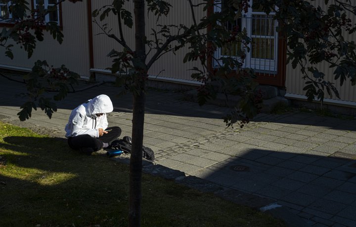 Í skugga kerfis sem brást