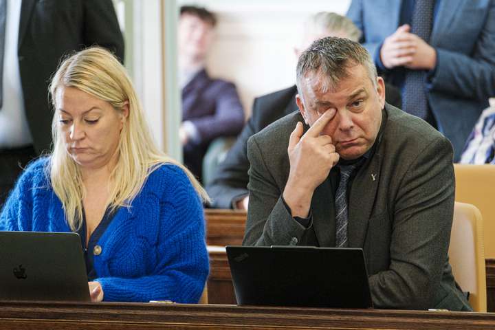 Segir að geimvera gripi inn í fjölmiðlafrumvarpið