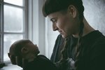 Hvernig er að hitta barnið sitt í fyrsta sinn?