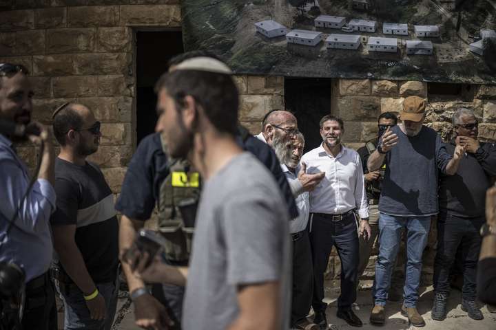 Spenna eykst á hernumdum svæðum: Ísraelskir landnemar styrkja stöðu sína