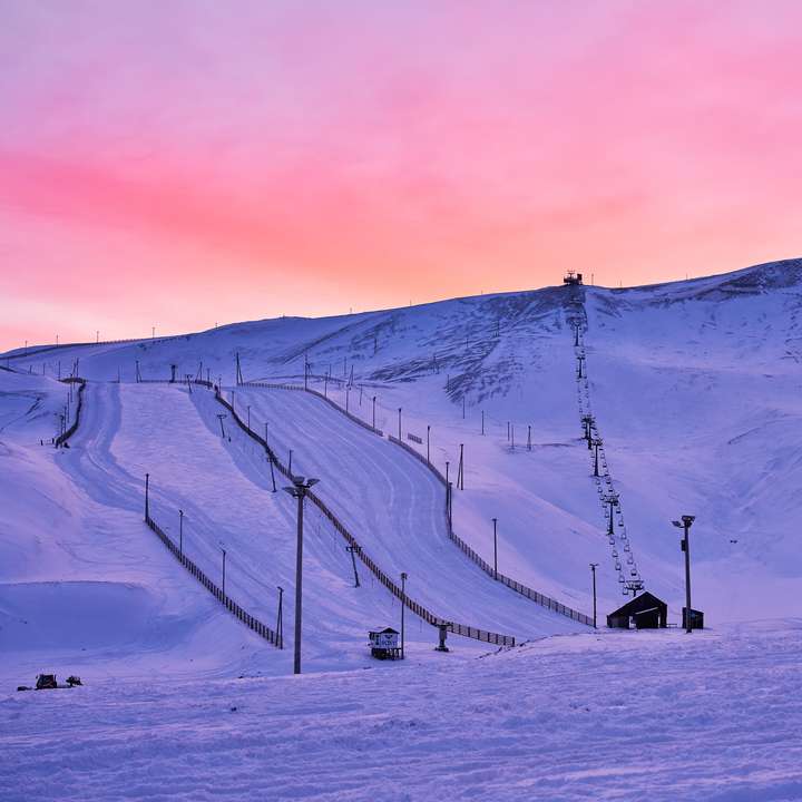 Hvít blá fjöll