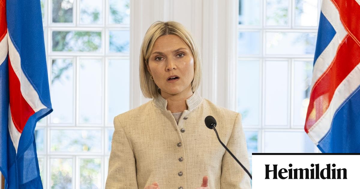 Þorgerður og Kristrún gagnrýna mynd Trump af Íslandi undir bandarískum fána