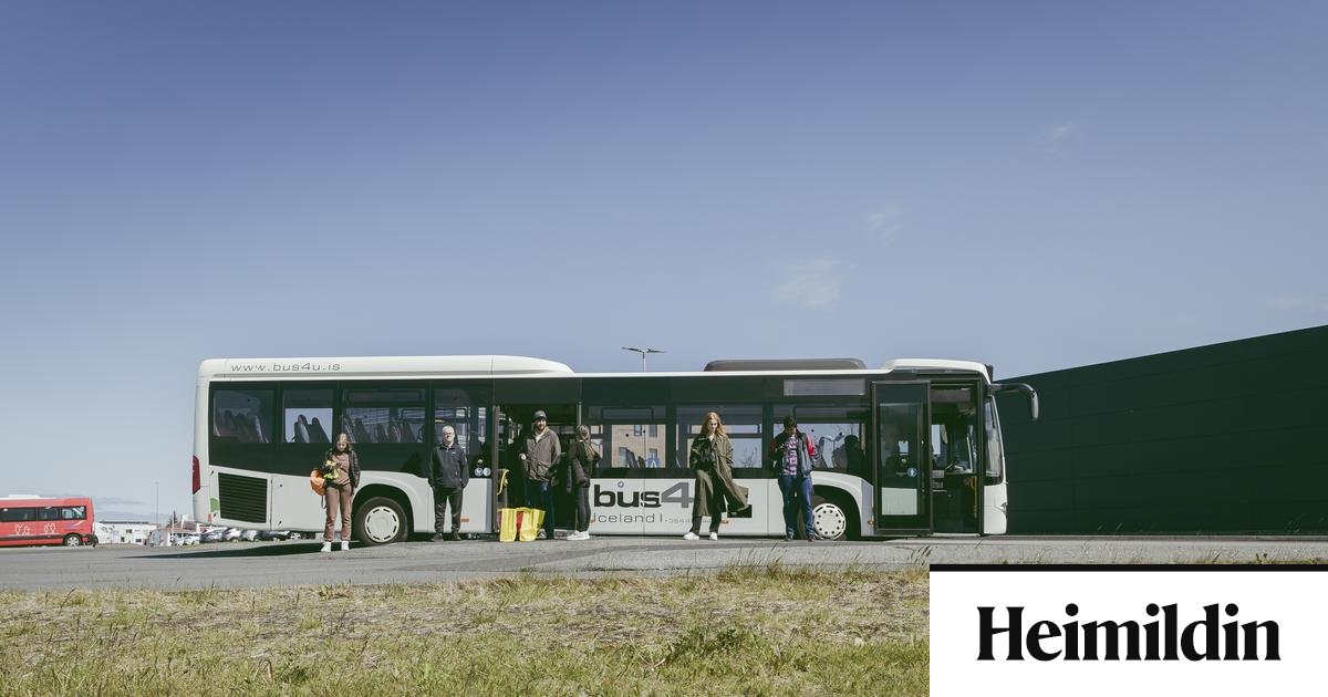 Með strætó um Reykjanes: Farþegar hjálpast að - Heimildin