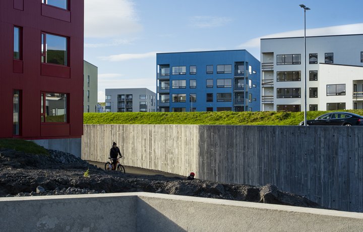 Ófyrirséð mannfjölgun og vaxtalækkanir eiga þátt í sögulega háu fasteignaverði