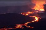 Gosið stöðvaðist en fór aftur af stað