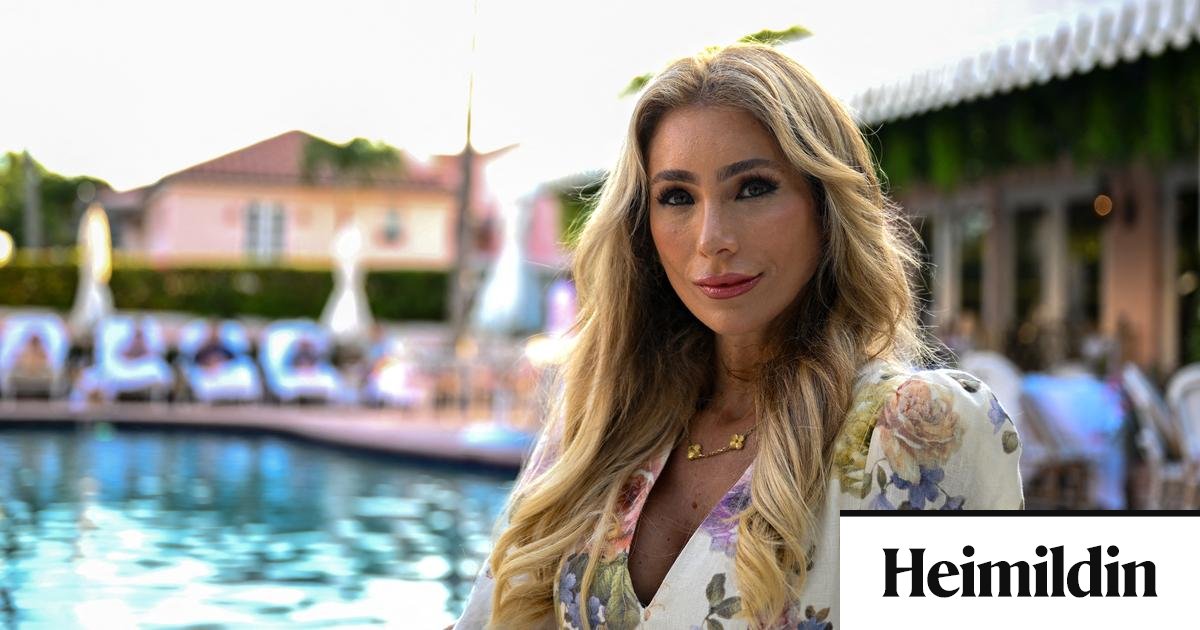 Trumpísk tíska: Ljóst hár, fylltar varir og lyft andlit