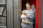 „Af því að mér finnst gaman að vinna með börnum þá er ég föst heima“