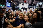 Frakkland í krísu og fjarhægrið sækir á