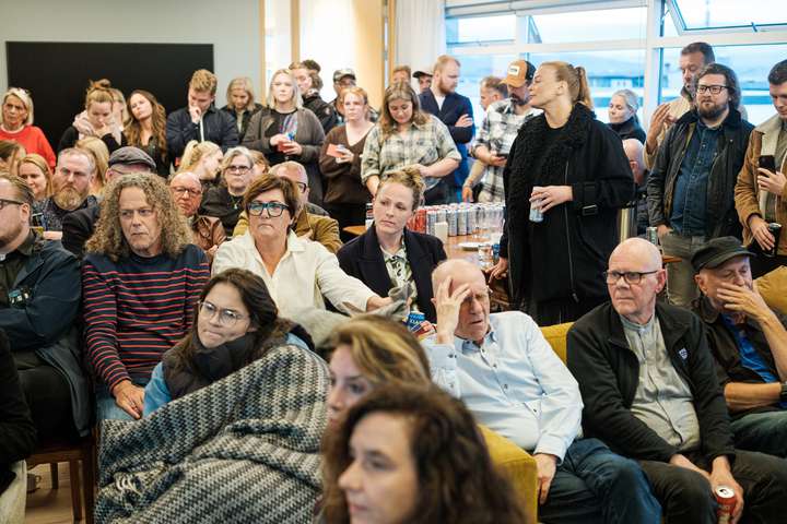 Hitafundur þar sem kosið var gegn vantrauststillögu á hendur formanni