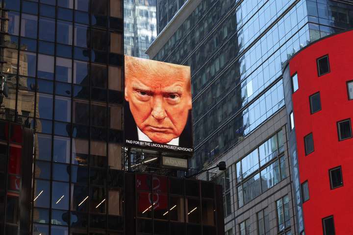 Samningatækni Trumps: Ógna, bakka og lýsa sigri