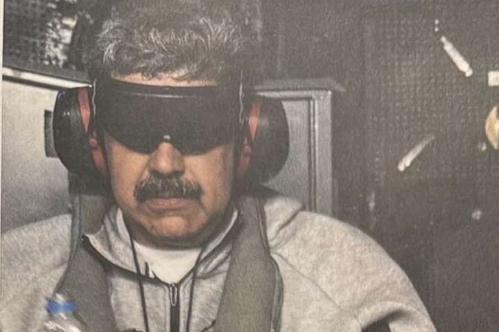 Maduro neitar sök og segist enn vera forseti Venesúela