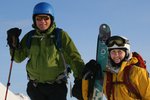 Skælbrosandi hjón á fjallaskíðum