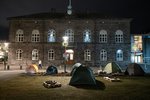 Heilagur Austurvöllur: Hörmung milli styttu og grjóts