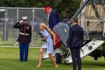 Fleiri spurningar vakna um samband Trumps við aðstoðarkonu