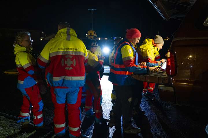 Lögreglan ekur um Grindavík í nótt