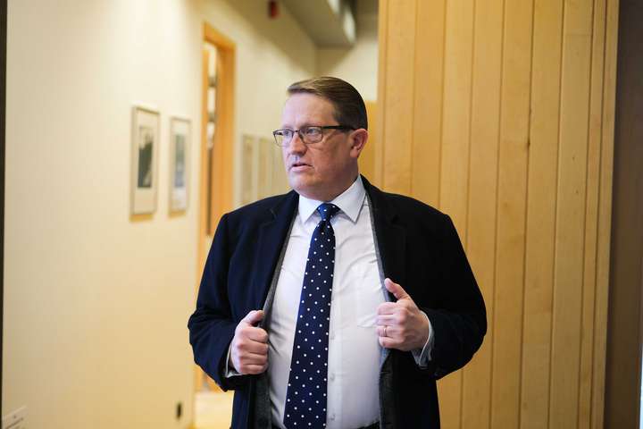 Birgir stofnar lögfræðiþjónustu