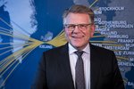Félag Samherja sem greiddi hálfan milljarð í mútur er ennþá viðskiptavinur DNB í Noregi