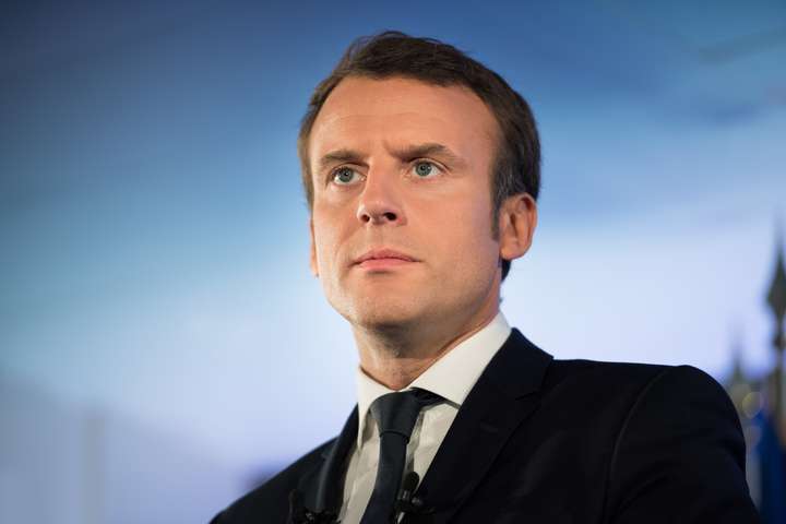 Macron í hálkunni