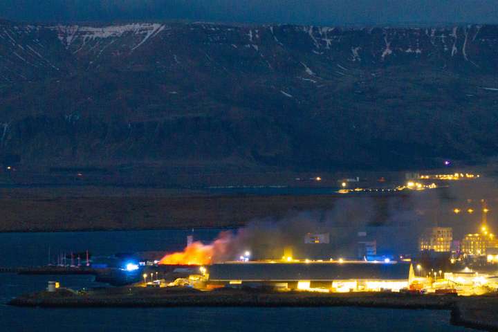 Stórbruni í Gufunesi: Lögreglan segir fólki að loka gluggum