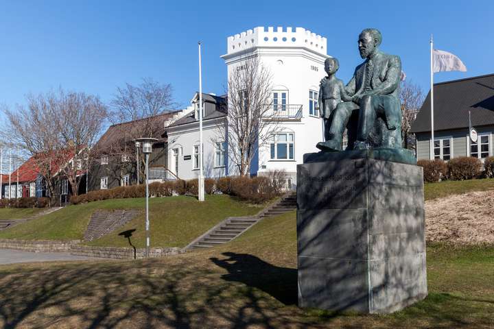 Borgin þarf tíma til að svara hver örlög séra Friðriks og drengsins verða