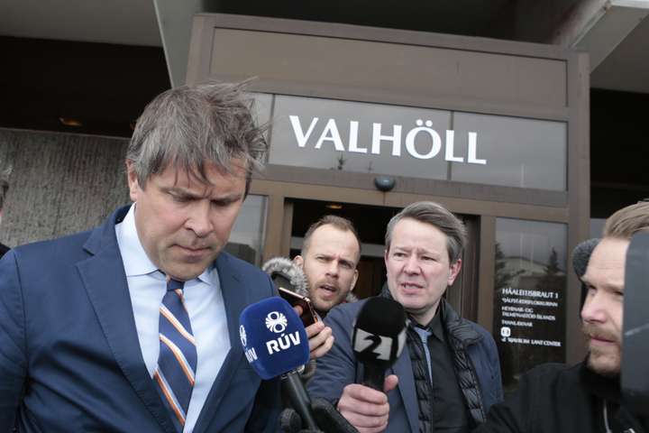 „Burt með bófana - alla ríkisstjórnina“