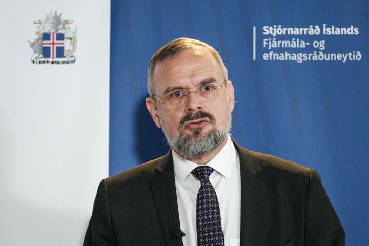 Traustið rjátlast af öllum ráðherrunum öðrum en Daða