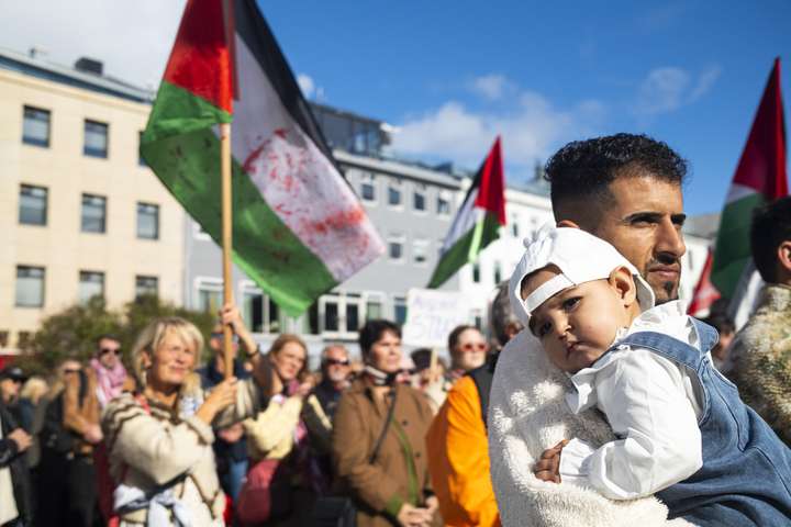Þjóð gegn þjóðarmorði á Austurvelli:  „Út með hatrið, inn með ástina“