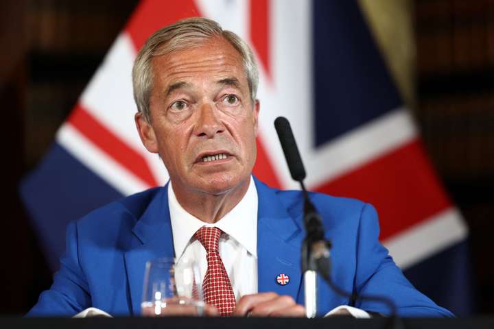 Farage óskar Íslendingum til hamingju