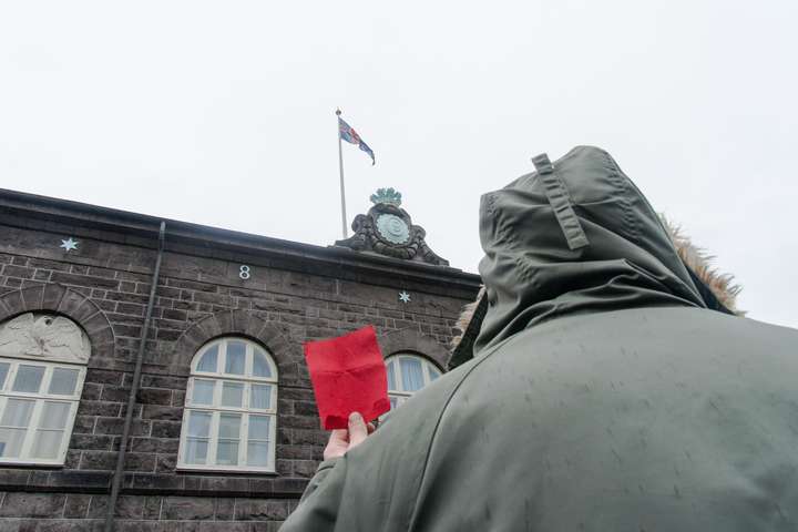 Unga fólkið og spillingin – hvert stefnum við?