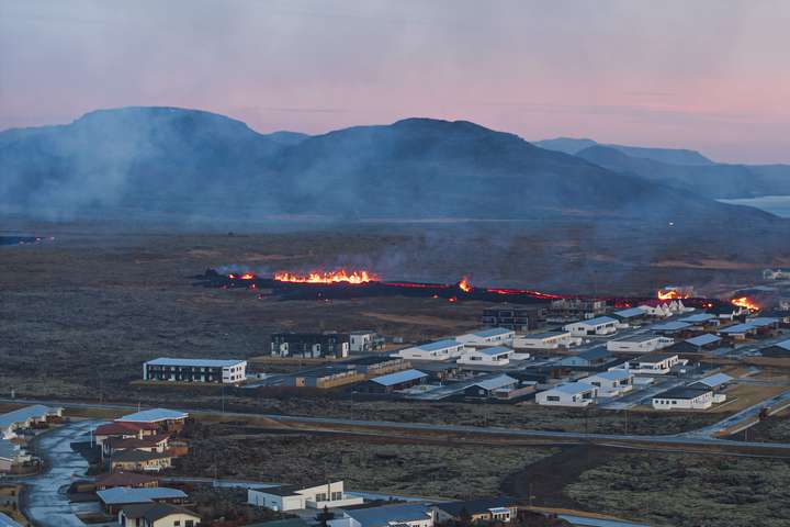 Hraunstreymi úr sprungunni við Grindavík hefur stöðvast