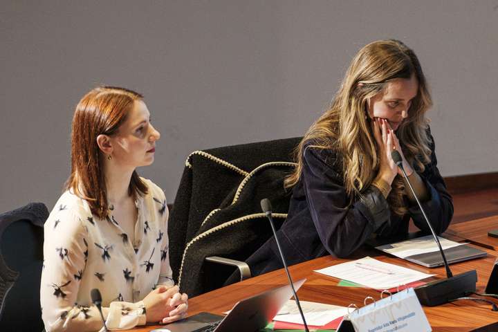 Sjálfstæðisflokkur nartar áfram í hæla Samfylkingar