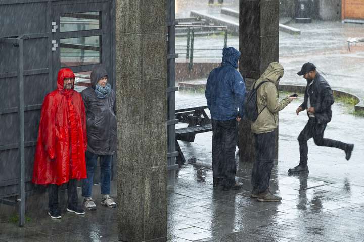 Skýfall í borginni: Gul viðvörun vegna eldinga