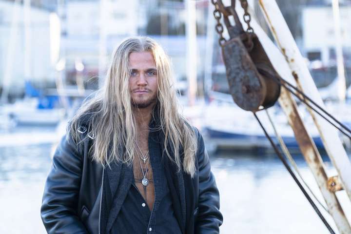 Kleini handtekinn grunaður um hópnauðgun