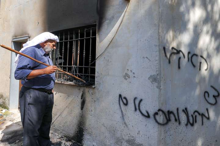 Kveiktu eld í mosku Palestínumanna