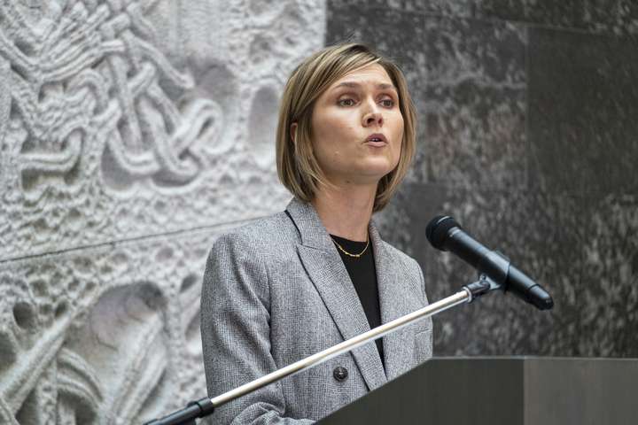 Ríkisstjórnin skiptir um kúrs